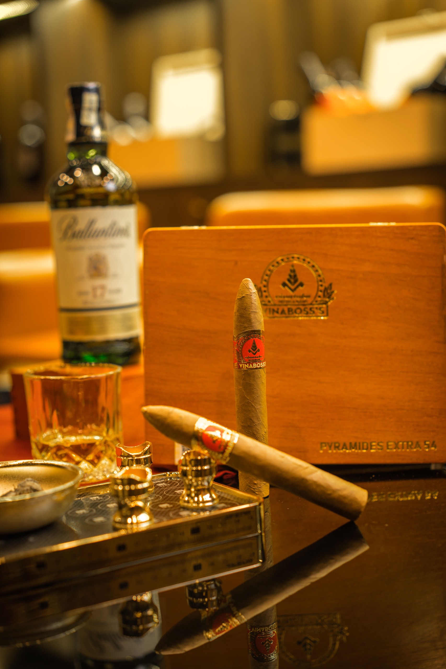 Cigar PYRAMIDES EXTRA 54 (Hộp gỗ vàng 10 điếu)